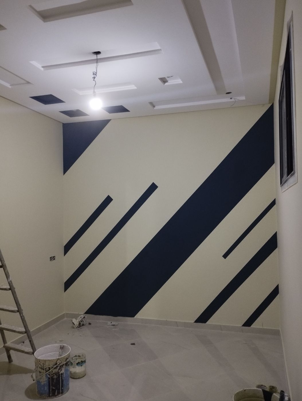 Mur à bandes bleues
